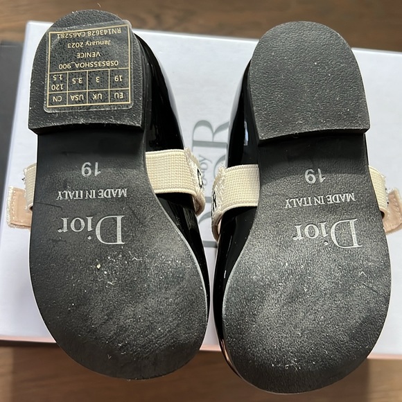 Dior Black Baby Shoes with Cream Bow - Picture 2 of 7